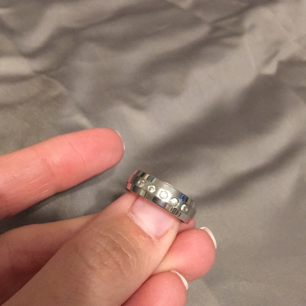 Silver tone ring - Picture 2 of 2